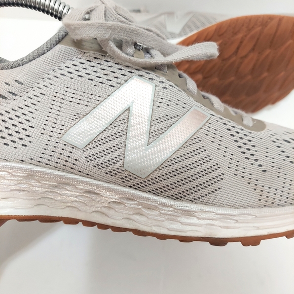New Balance Arishi Fresh Foam Gray Running Sneakers Women's Size 7 - Picture 9 of 11